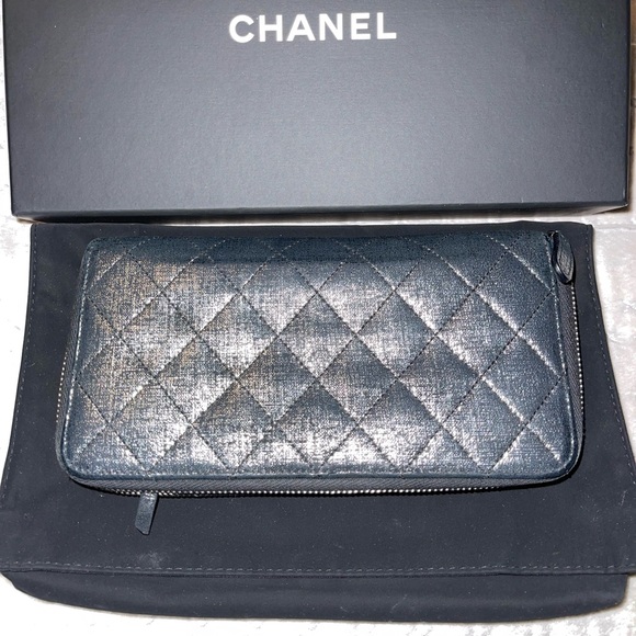 Pre-love Chanel wallet great condition has some wear look at video n pictures. - Picture 4 of 13